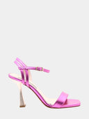 Sandales Albano en fuchsia métallisé avec talon doré
Chaussures à talon Albano fuchsia avec semelle en cuir
Zoom sur les sandales Albano fuchsia à finition brillante
Vue arrière des sandales Albano avec talon doré élégant
