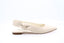 ballerines slingback Albano ivoire en cuir avec bout pointu
chaussures Albano élégantes et confortables en cuir ivoire
vue latérale des ballerines slingback Albano ivoire avec petit talon
chaussures Albano pour occasions élégantes et quotidiennes

